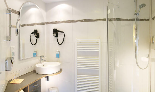 Bad mit Dusche Linderhof Erfurt