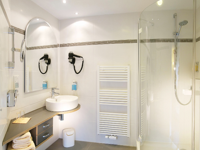 Bad mit Dusche Linderhof Erfurt