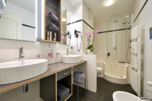 Grosses Badezimmer Linderhof Erfurt