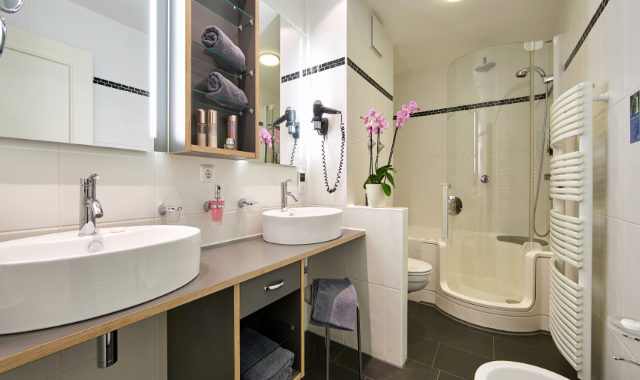 Grosses Badezimmer Linderhof Erfurt