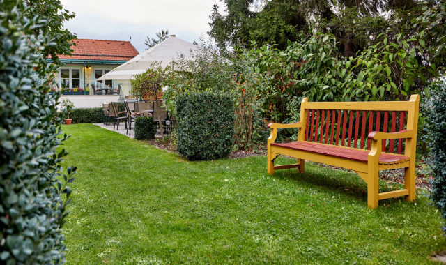 Garten mit Bank Linderhof Erfurt