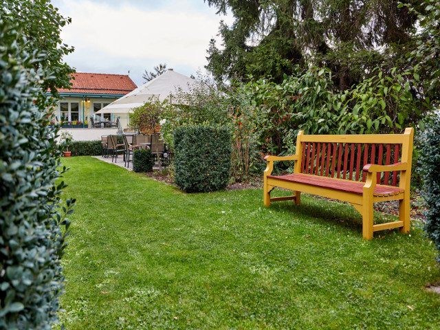 Garten mit Bank Linderhof Erfurt