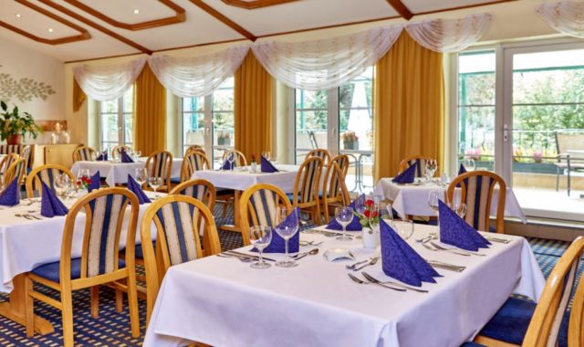 Linderhof Restaurant 3 1280