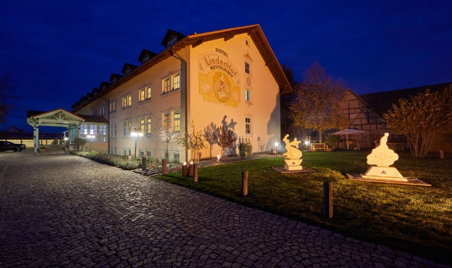 Linderhof außen Winter