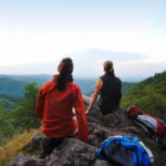 Wanderer rasten Blick über Thüringer Wald