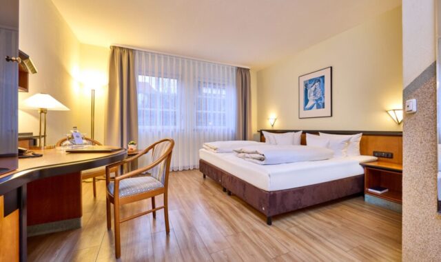 Hotelzimmer_Doppelzimmer_Erfurt_Domplatz_Arrangement_compressed